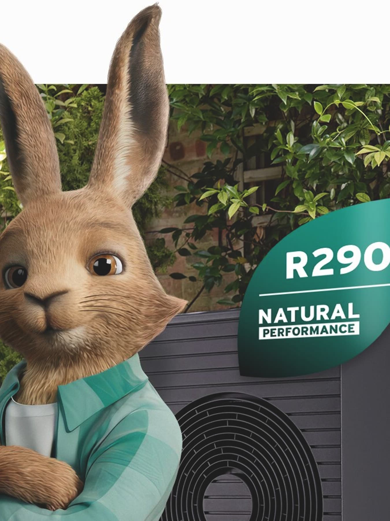 Iepure Vaillant cu sigla agentului frigorific natural in ftța unei pompe de caldura aroTHERM plus