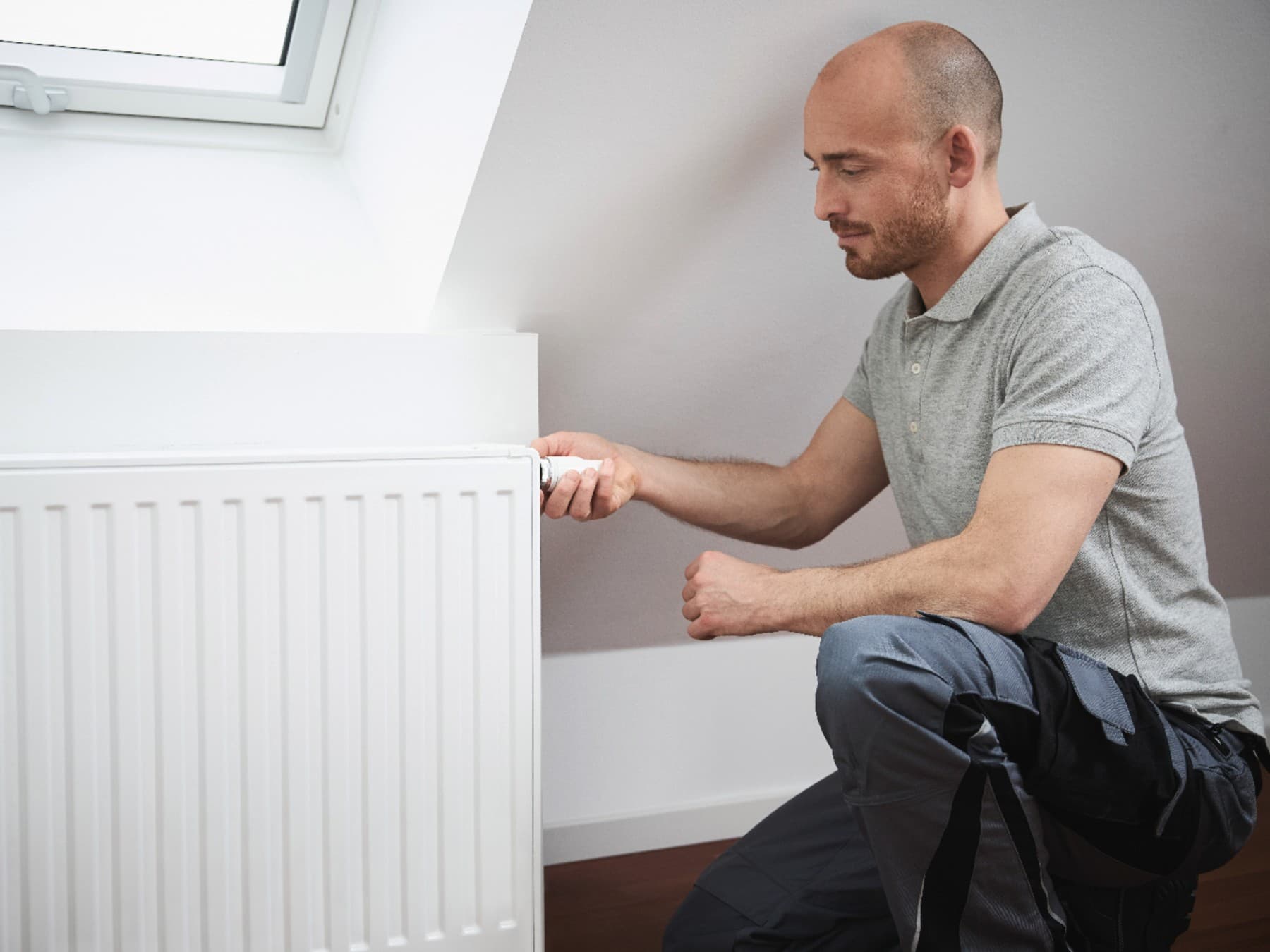 Barbatul porneste radiatorul