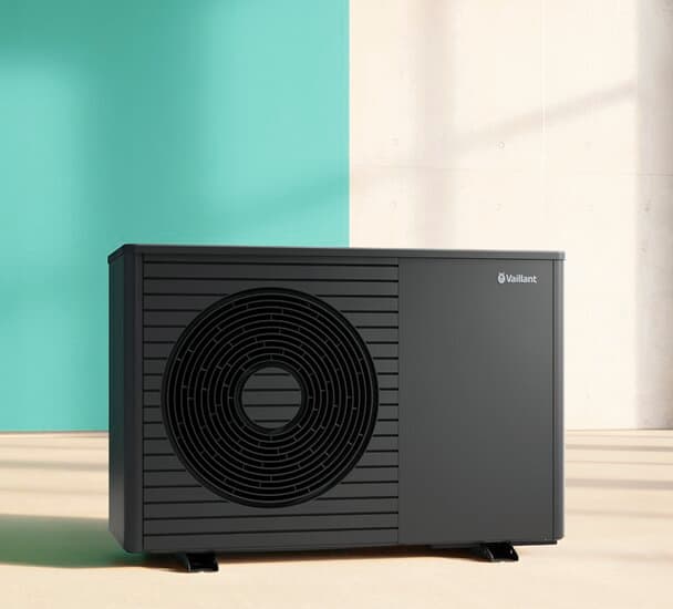Imagine frontală a sistemului aroTHERM plus intr-o camera curata