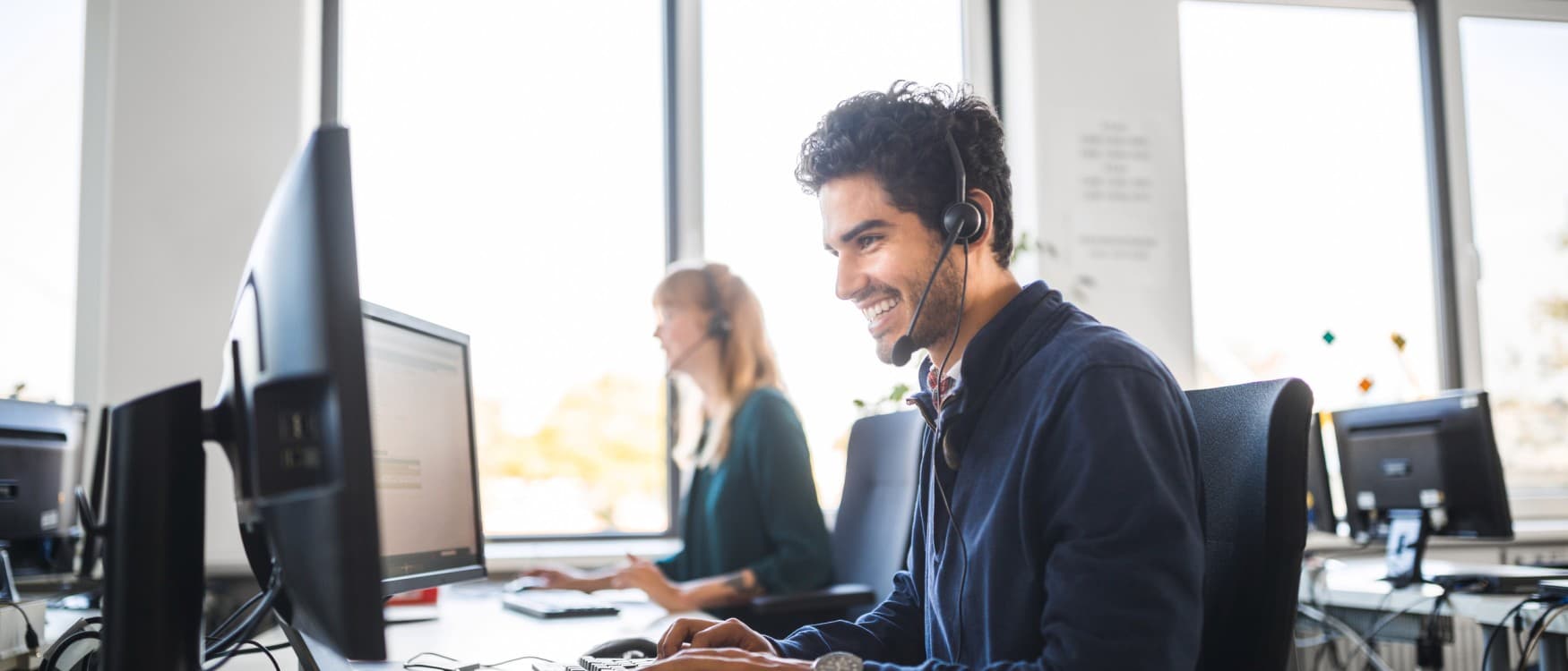 Un angajat Vaillant support in apel telefonic cu un client