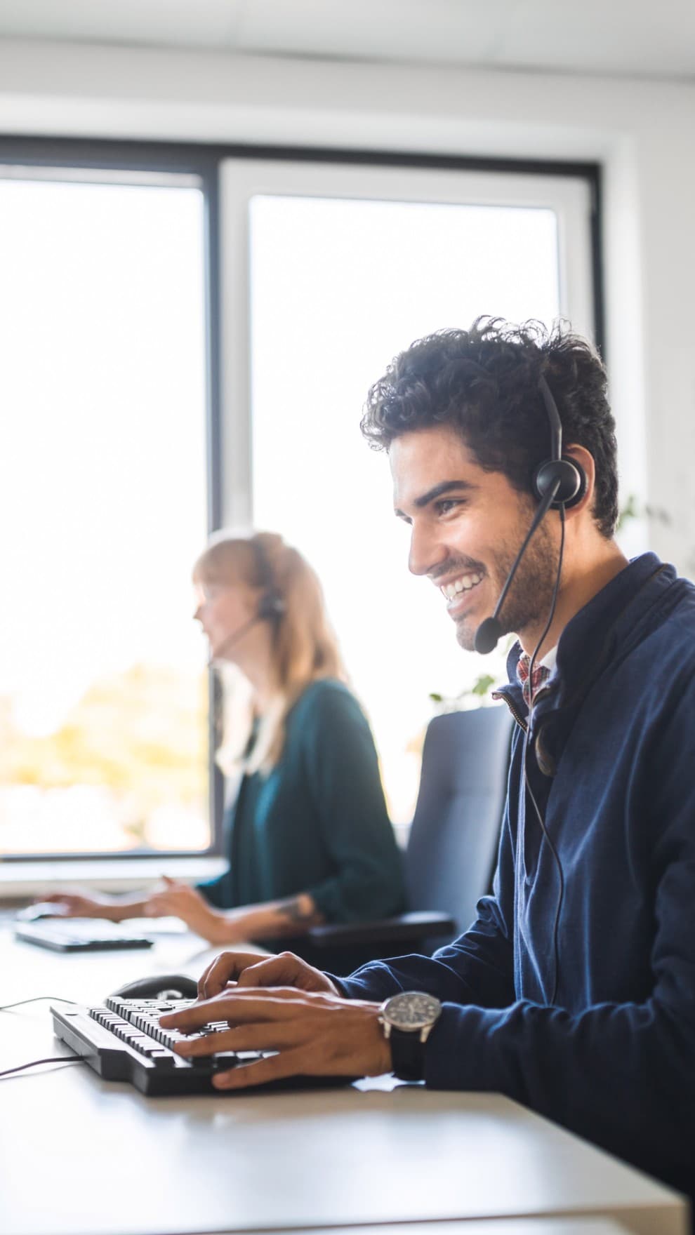 Un angajat Vaillant support in apel telefonic cu un client