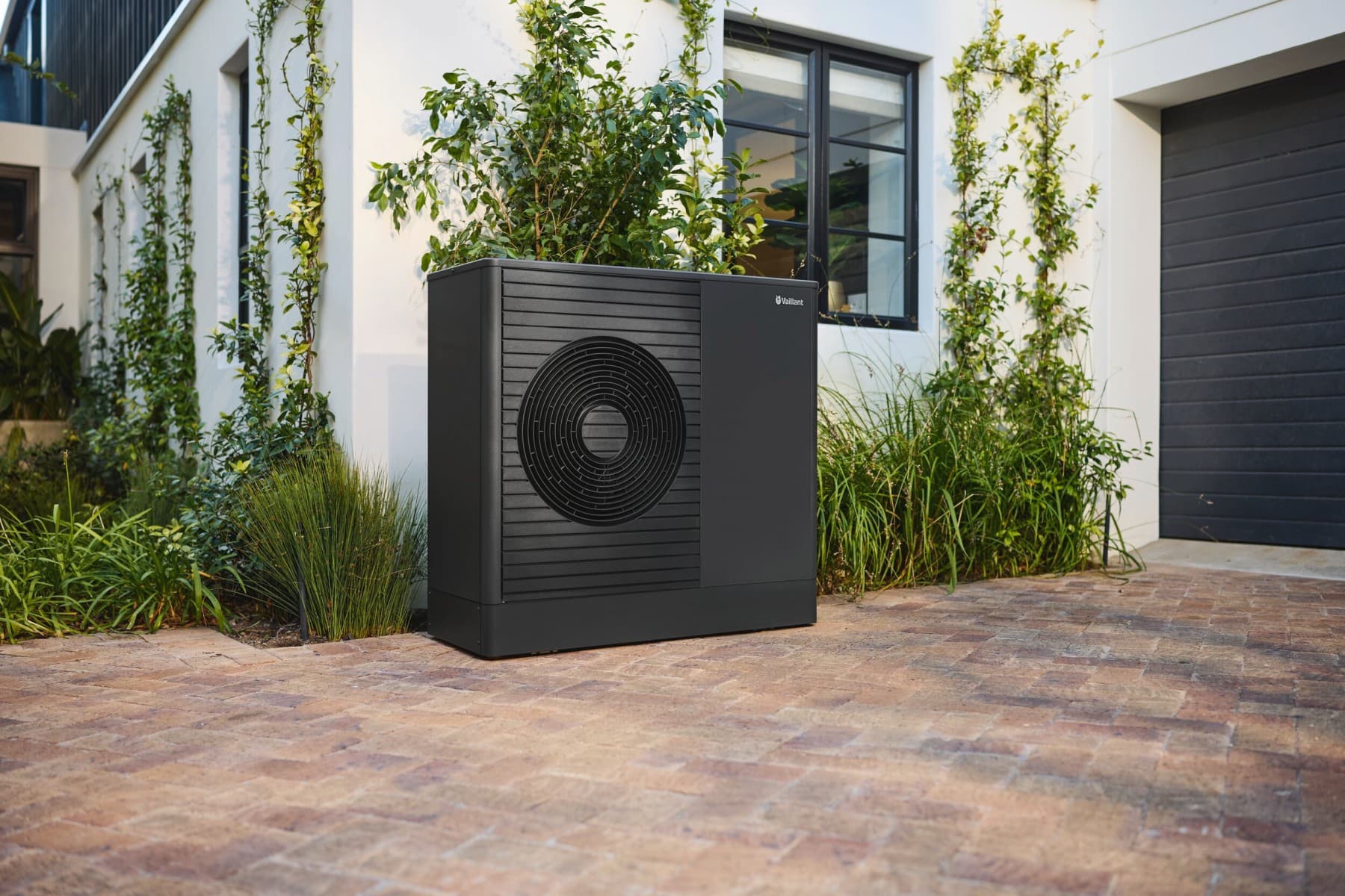 aroTHERM plus langa o fereastra