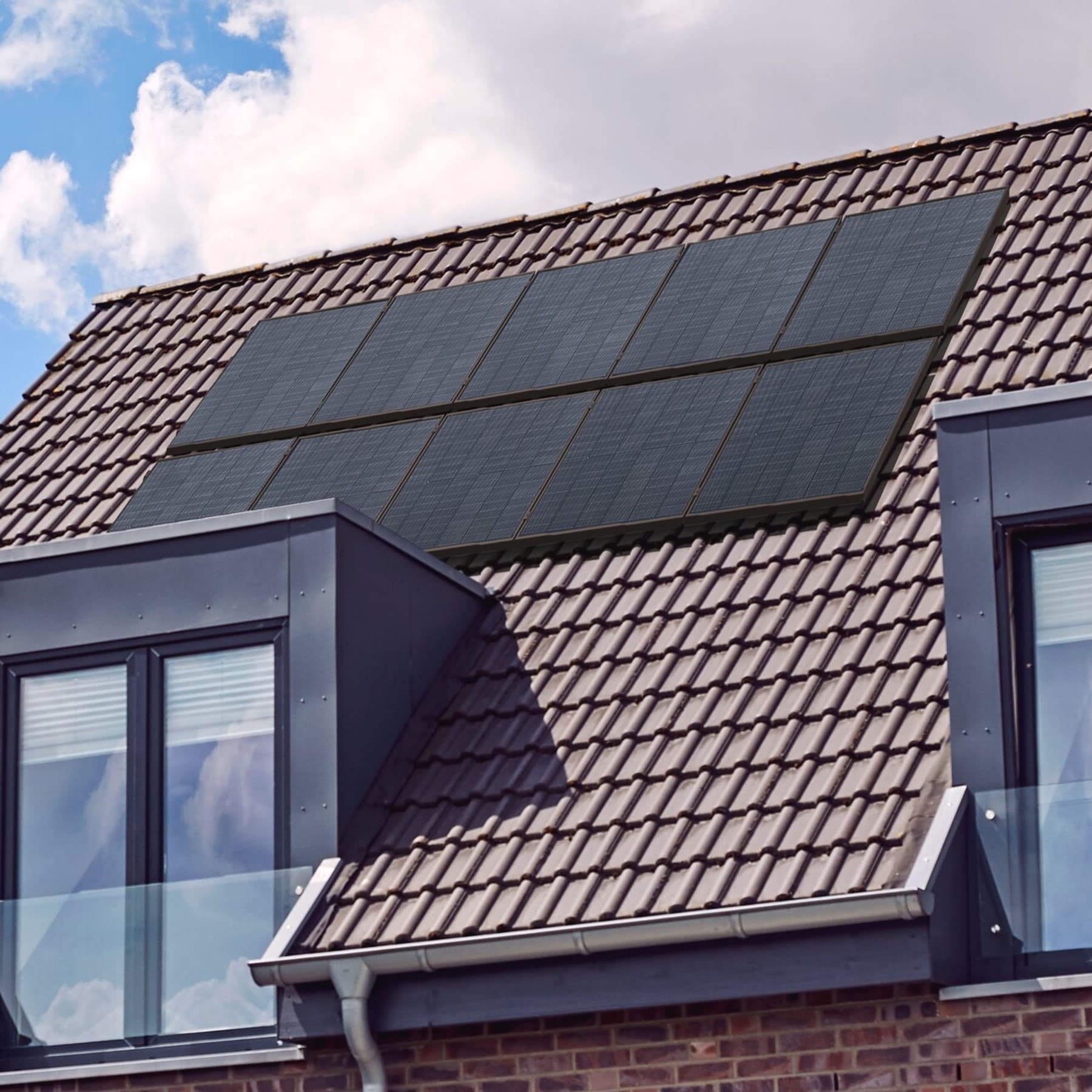 Un colector solar termic Vaillant instalat pe acoperis