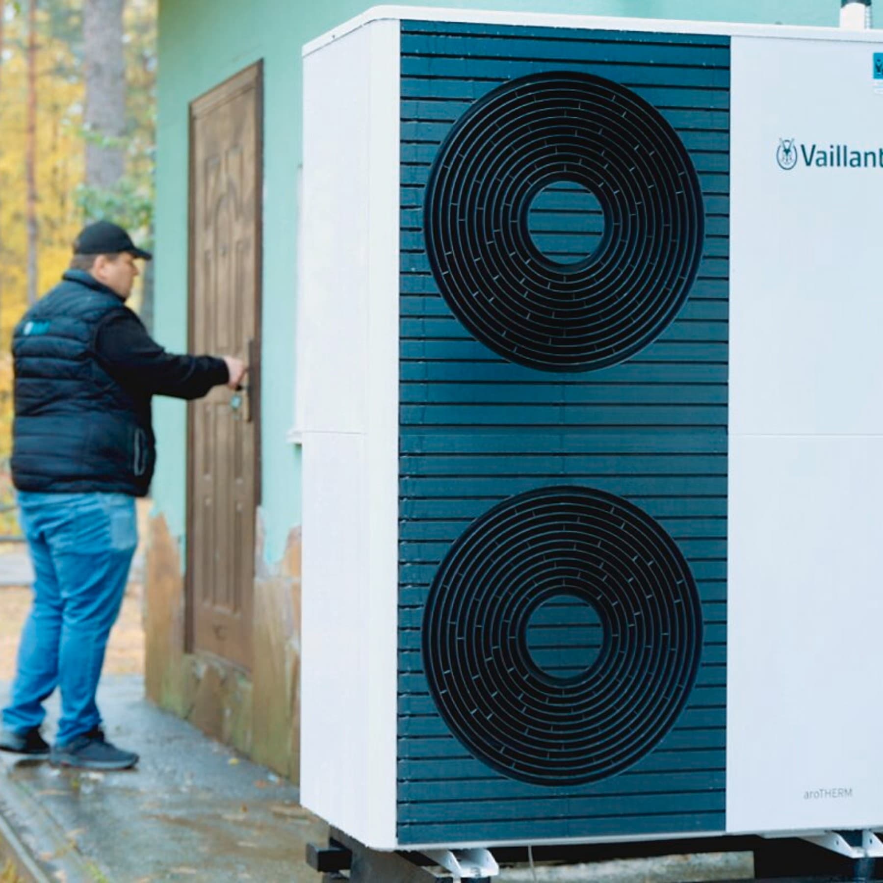 Noua pompa de caldura Vaillant amplasata in fata unei cladiri din SOS Children's Village din Brovary